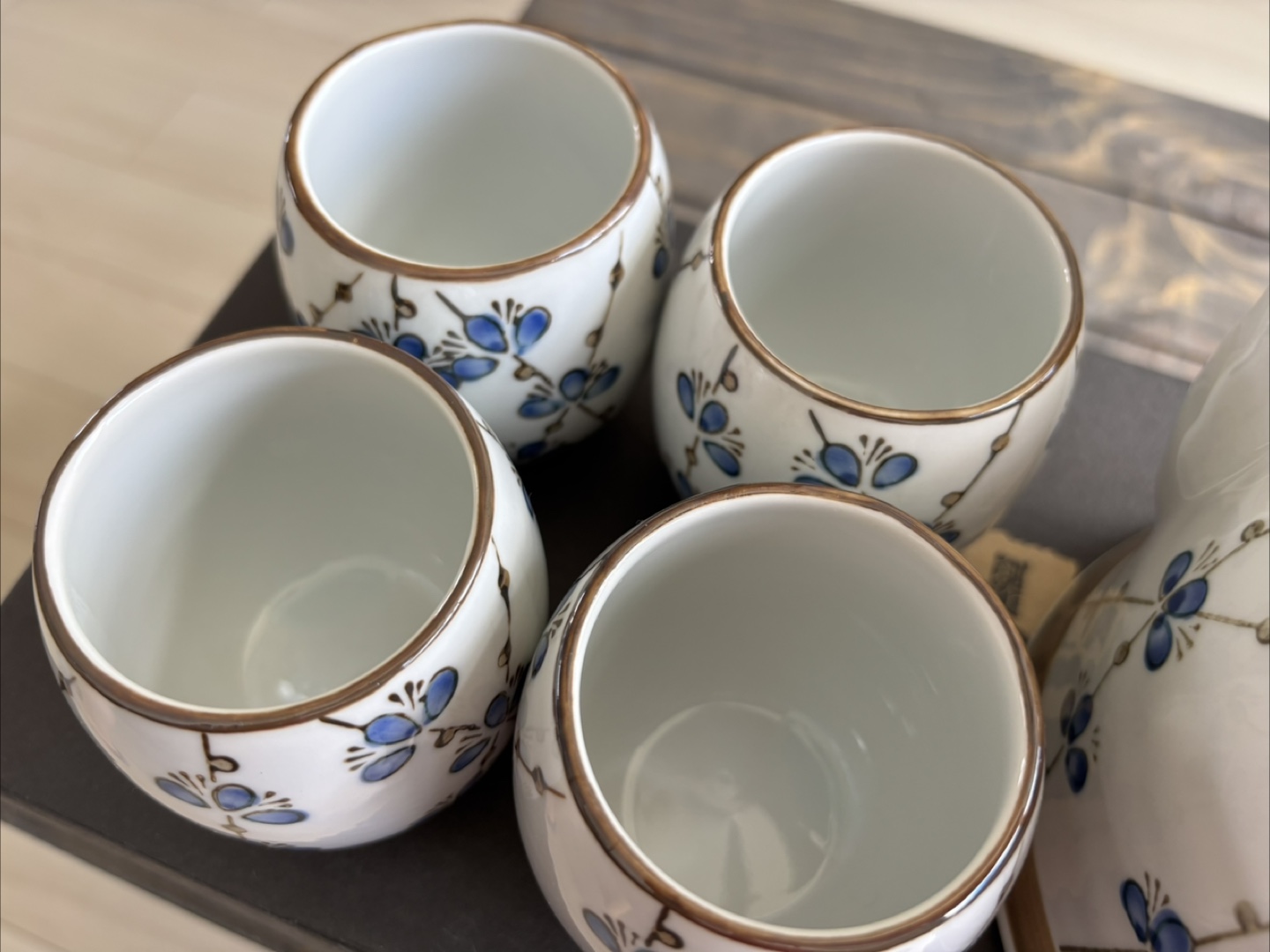 Floral Tea Set with Teapot & 4 Cups - Like New! - photo 3