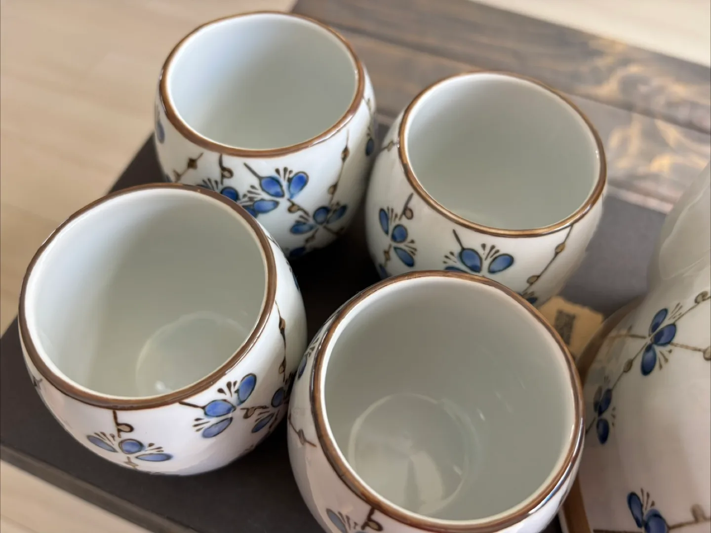 Floral Tea Set with Teapot & 4 Cups - Like New! image indicator(3)