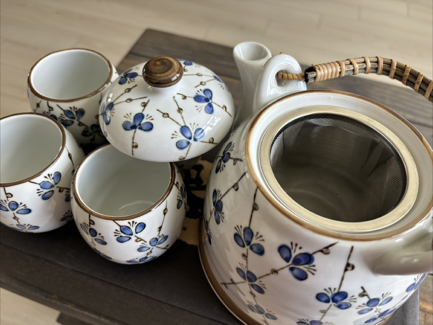 Floral Tea Set with Teapot & 4 Cups - Like New! - photo 2