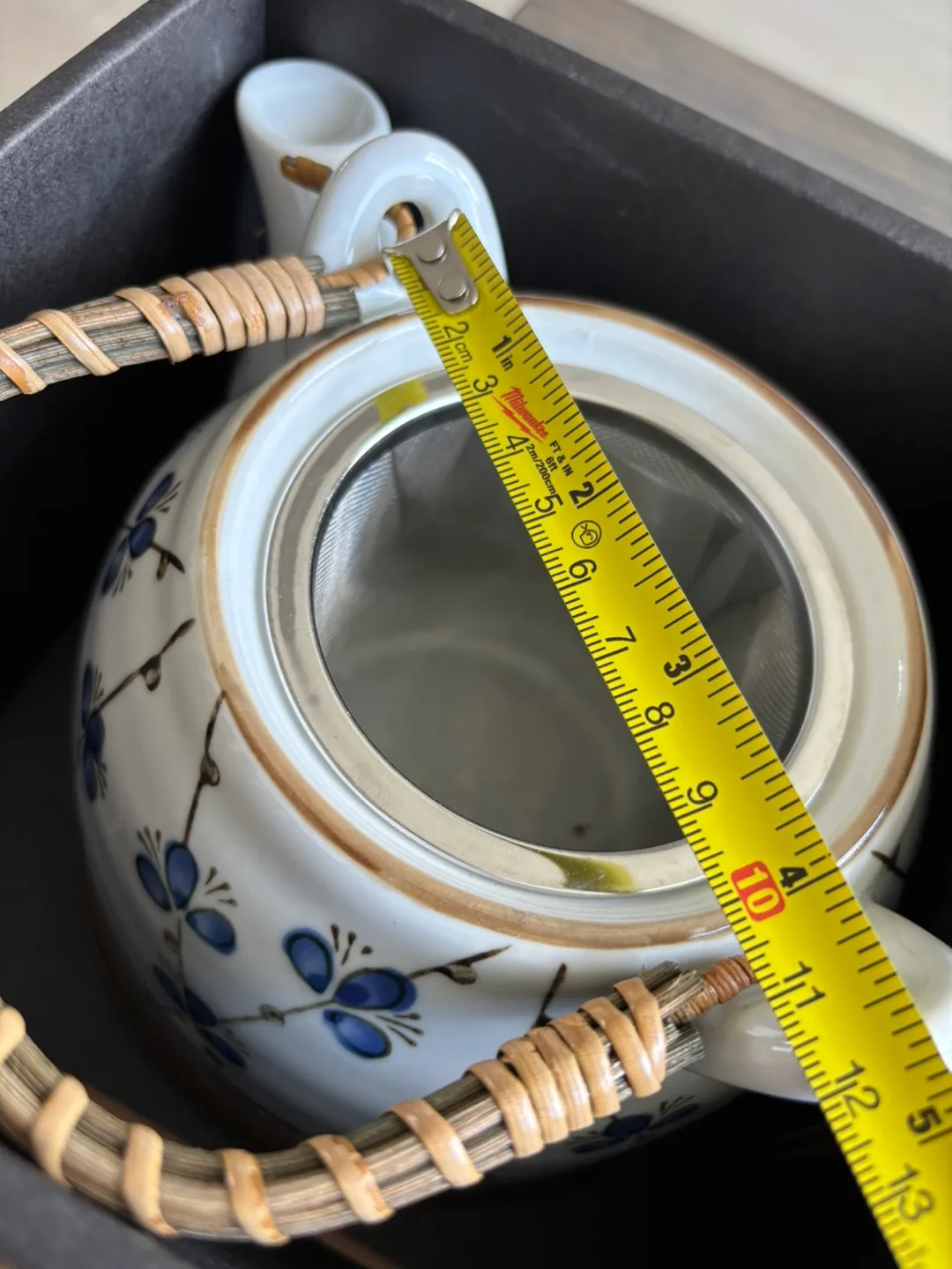 Floral Tea Set with Teapot & 4 Cups - Like New! image indicator(8)