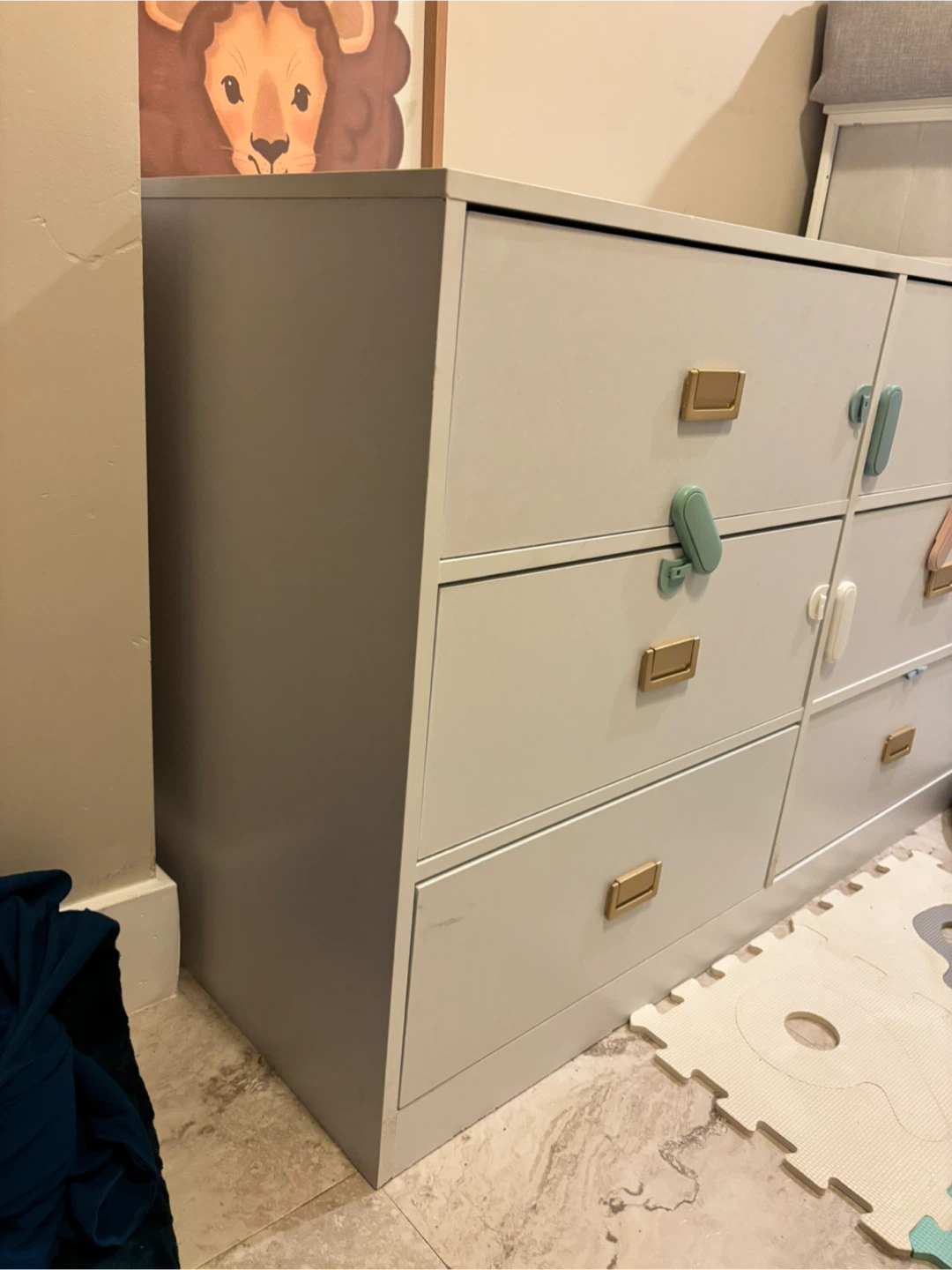 White 6-Drawer Dresser