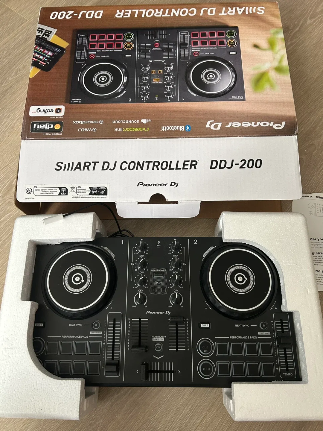Pioneer DJ DDJ-200 Smart DJ Controller - Brand New! image indicator(2)