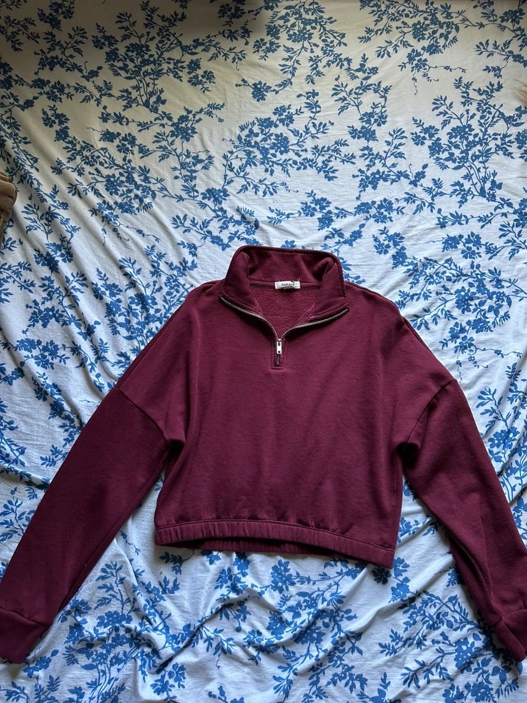 Garage Cropped Sweatshirt