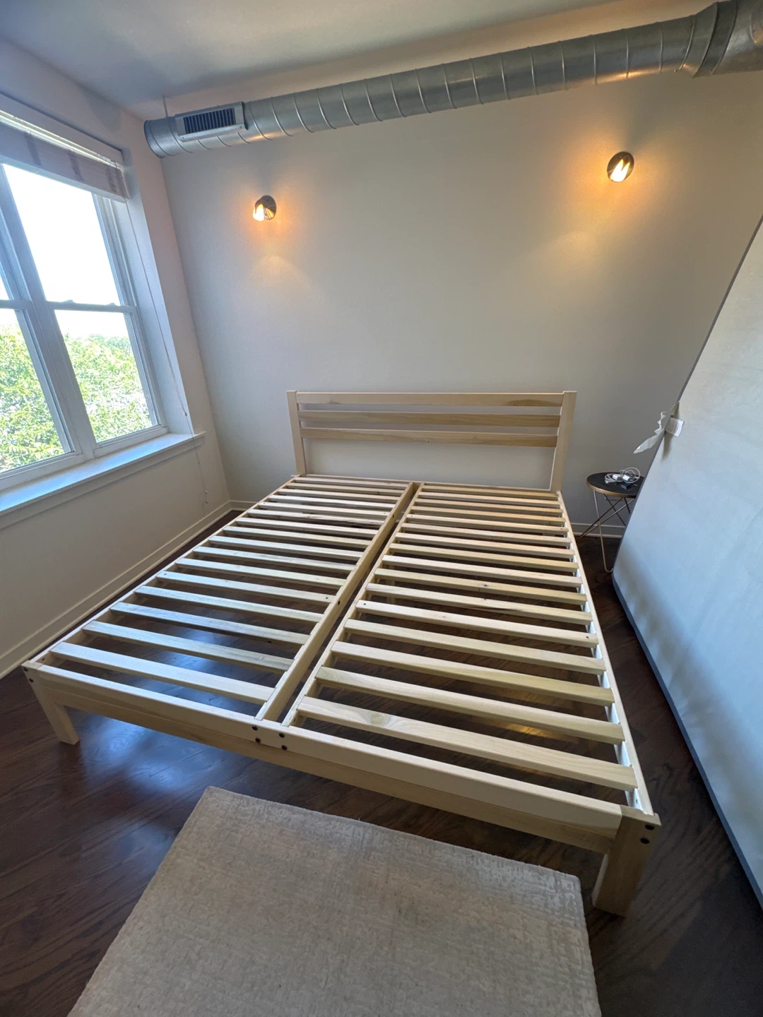 King-sized bed frame made in USA solid wood - photo 2