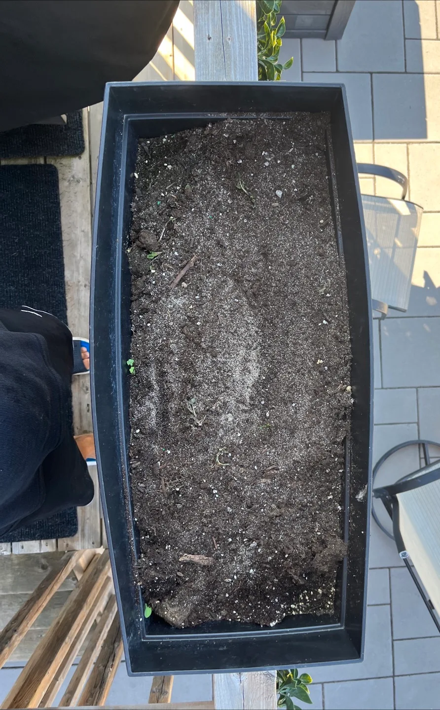 Self-Watering Deck Rail Planter Box with organic soil image indicator(3)