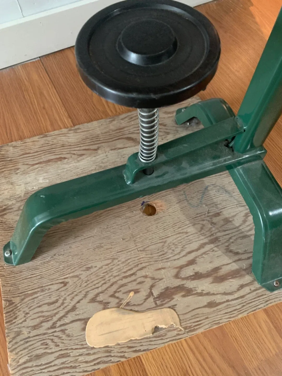 Vintage Green Bottle Capper image indicator(5)