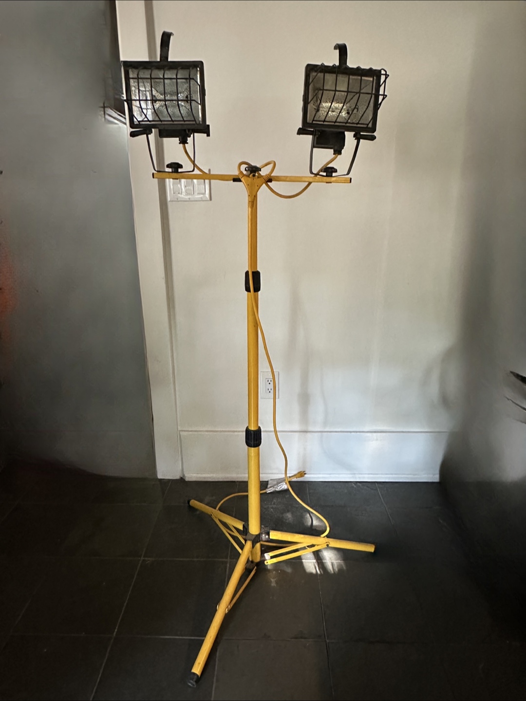 Work Light Stand - 500 Watts Max - photo 2