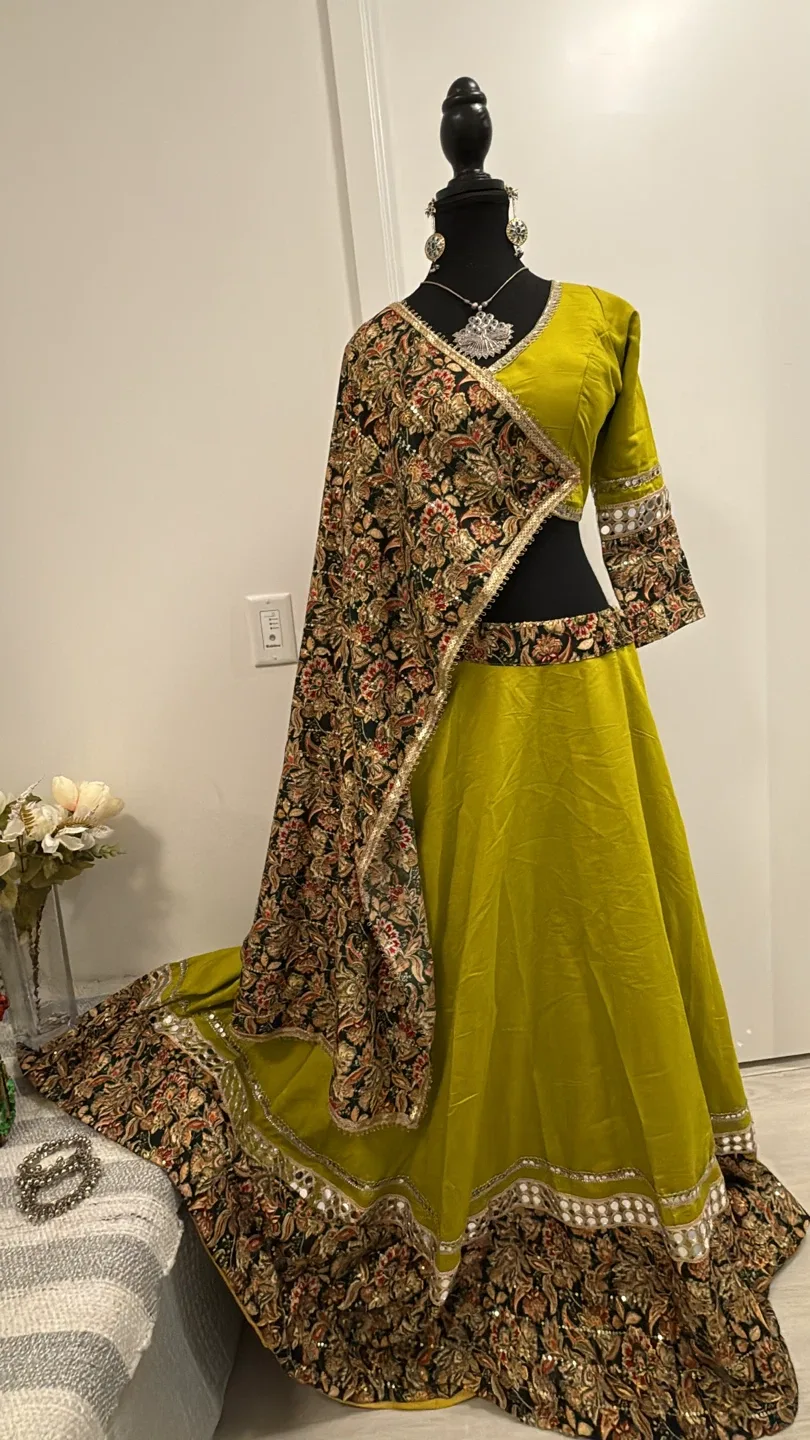 Indian Lehenga Choli Set - Green & Black thumbnail