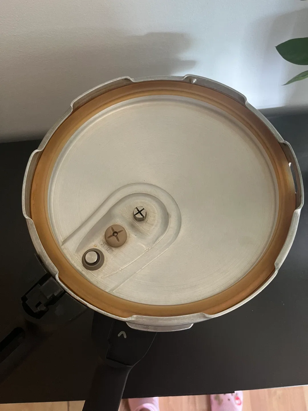 6 Qt Pressure Cooker – Great Condition image indicator(5)