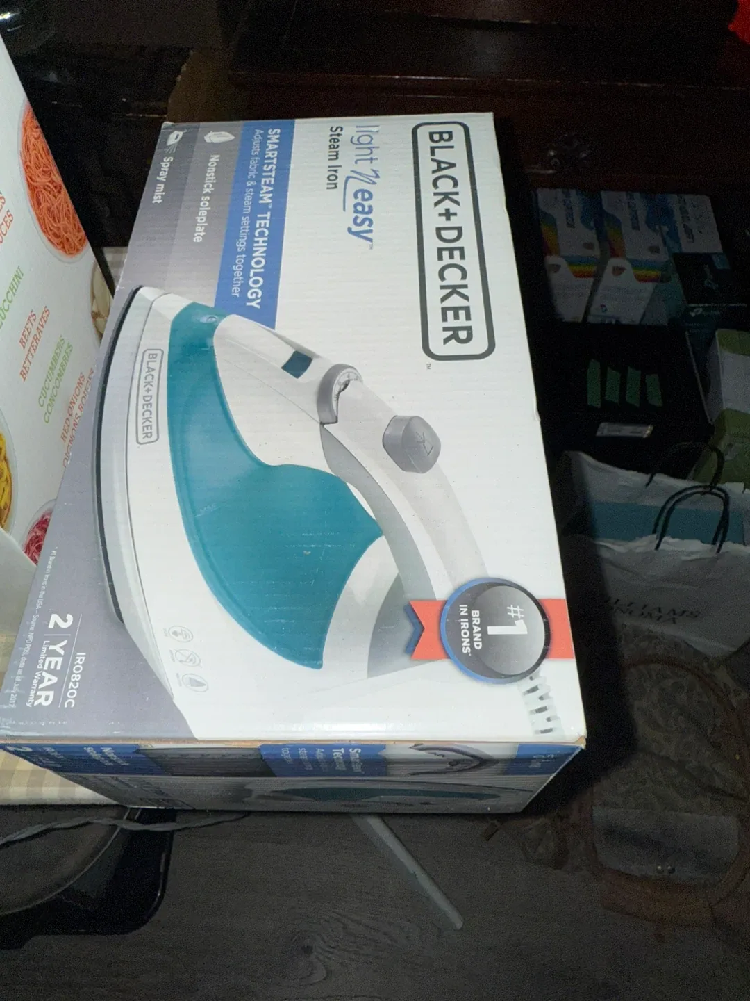 Black+Decker Light 'n Easy Steam Iron - New in Box