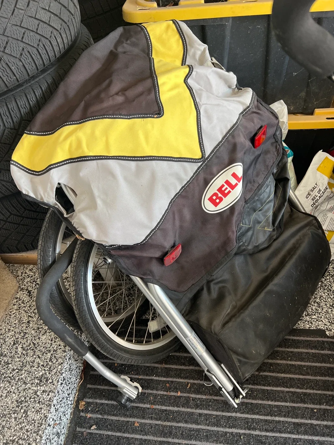 Bell Bike Trailer - Yellow & Black image indicator(2)