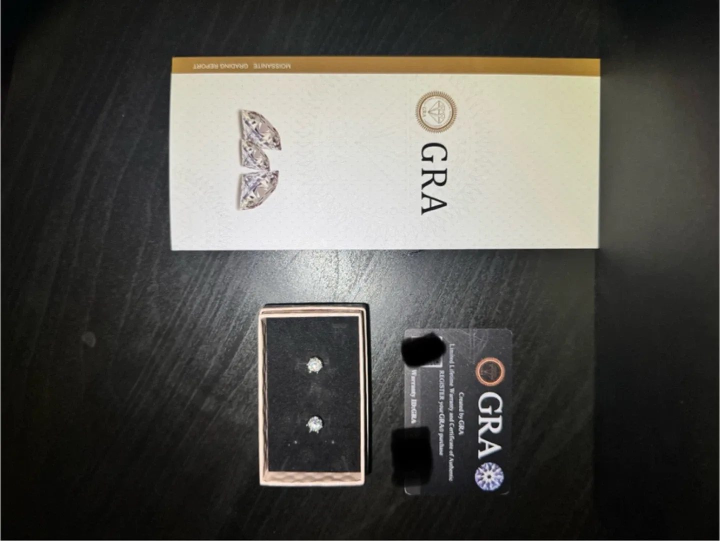 VVS1 Stud Earrings image indicator(5)