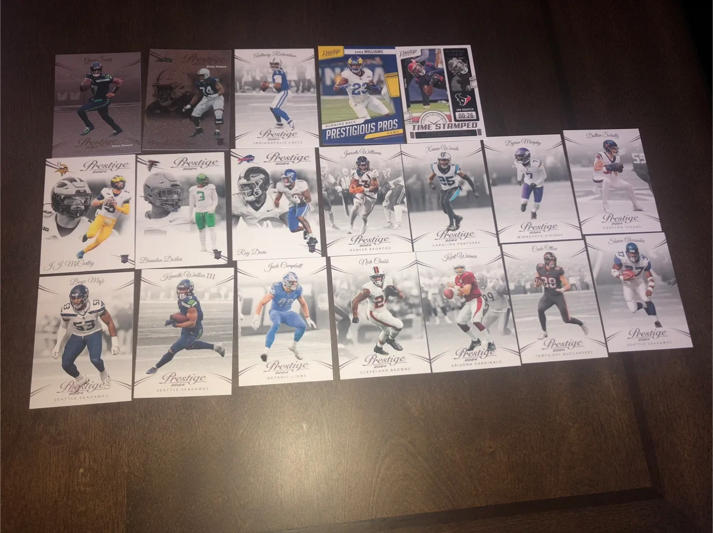 Sports Trading Cards Lot 82 football card. 78 baseball card. image indicator(3)