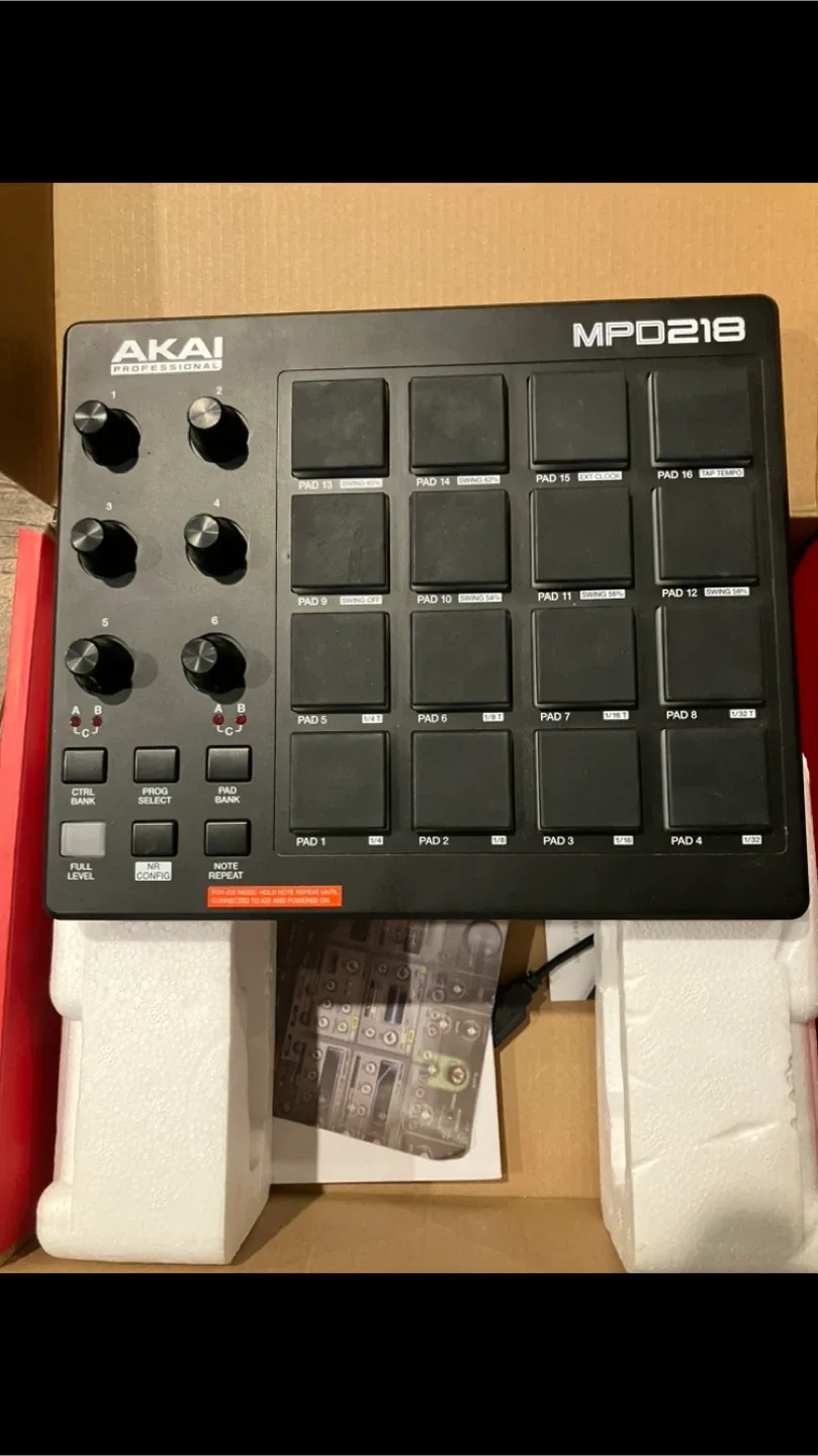Akai Professional MPD218 MIDI Pad Controller image indicator(2)