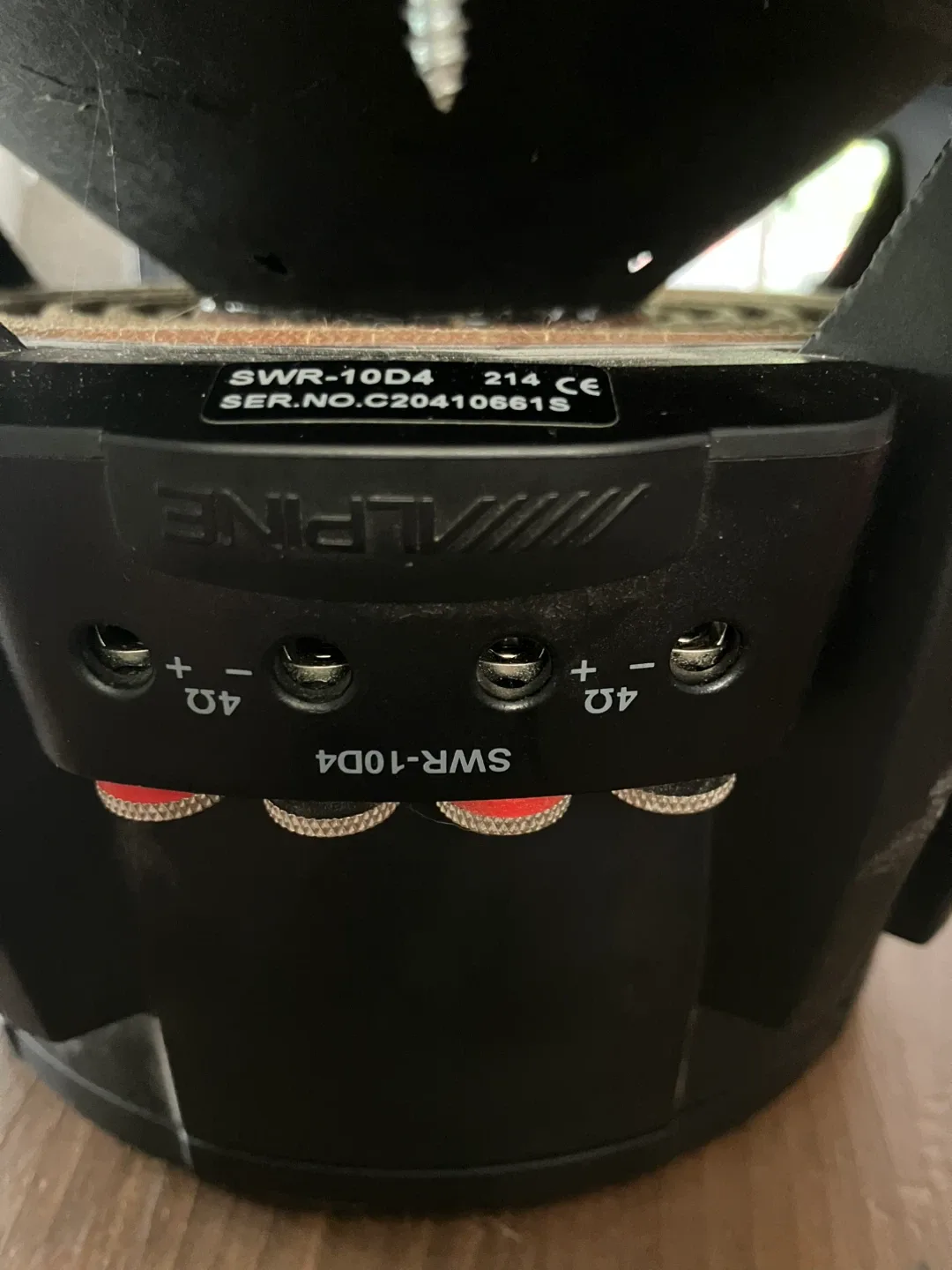 Alpine SWR-10D4 Subwoofer image indicator(2)