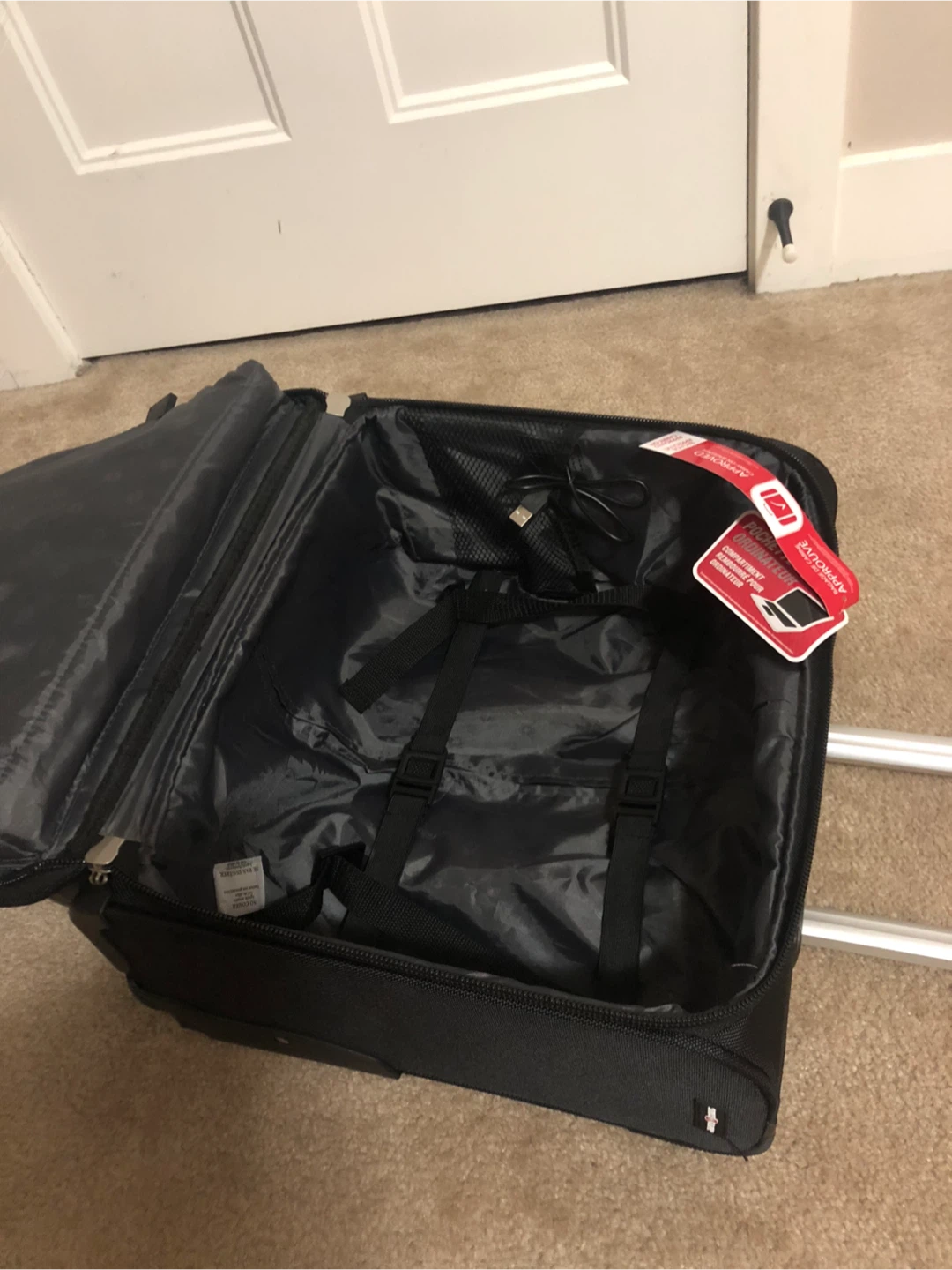 Swiss Gear Rolling Carry-on Suitcase - Black - photo 2