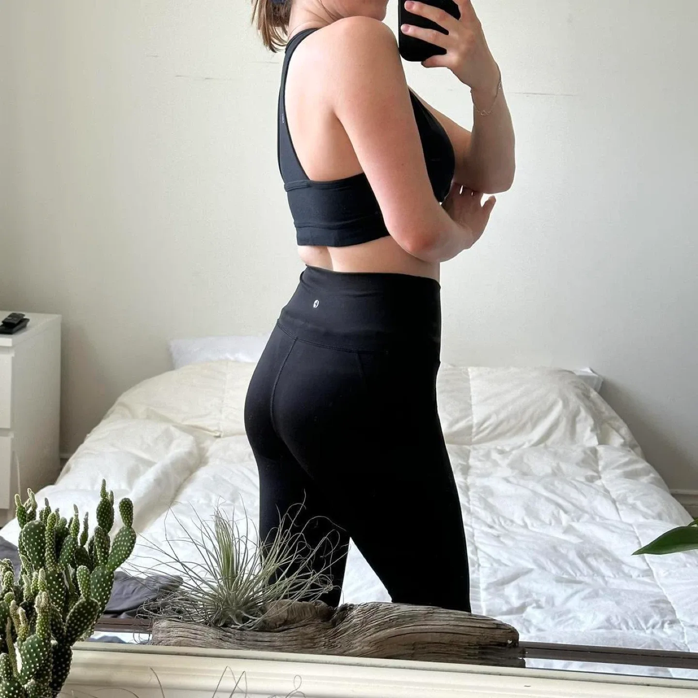 Black leggings with pockets image indicator(3)