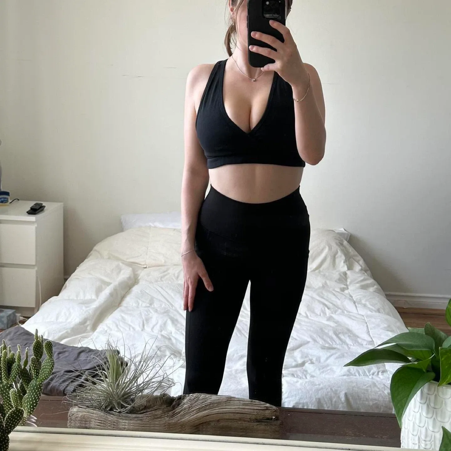 Black leggings with pockets image indicator(5)