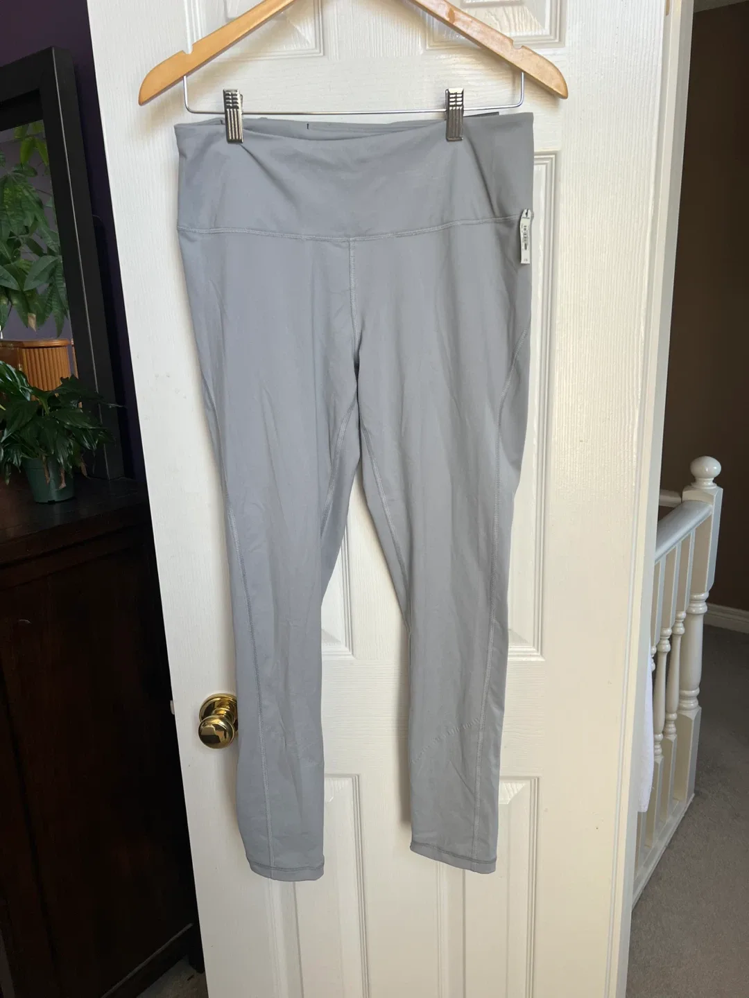 Victoria Sport leggings - Size Large thumbnail