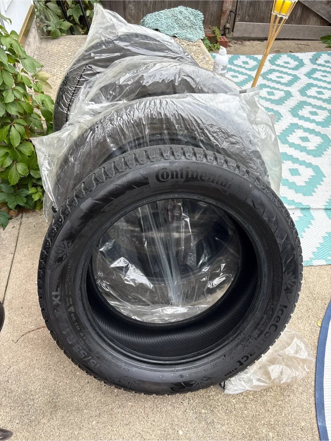 Set of 4 Continental IceContact 215/55R17 Winter Tires image indicator(2)