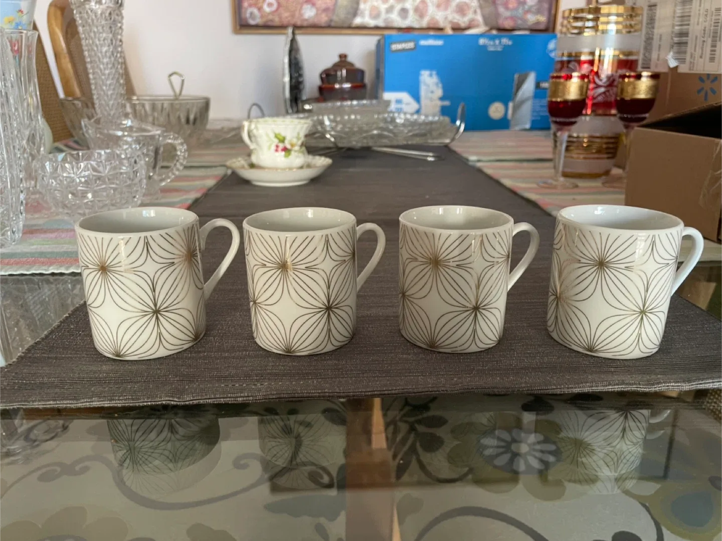 Set of 4 White & Gold Espresso Cups thumbnail