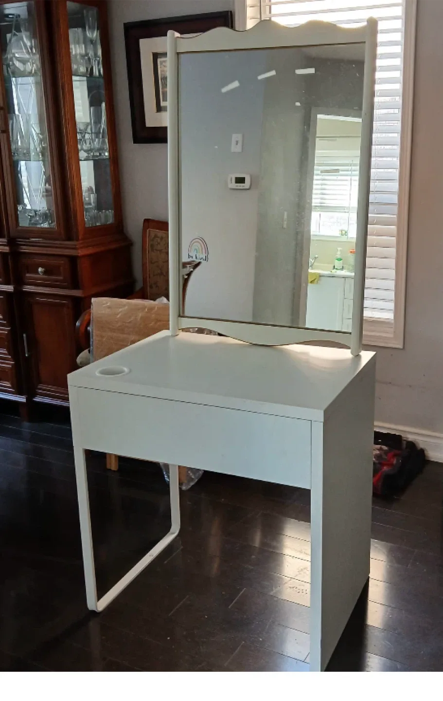 White Desk with Cable Hole and mirror image indicator(3)