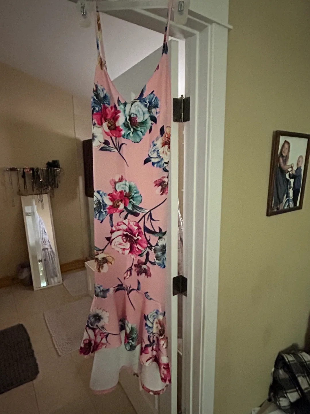 $20.00 new never worn Floral Dress - Size L thumbnail