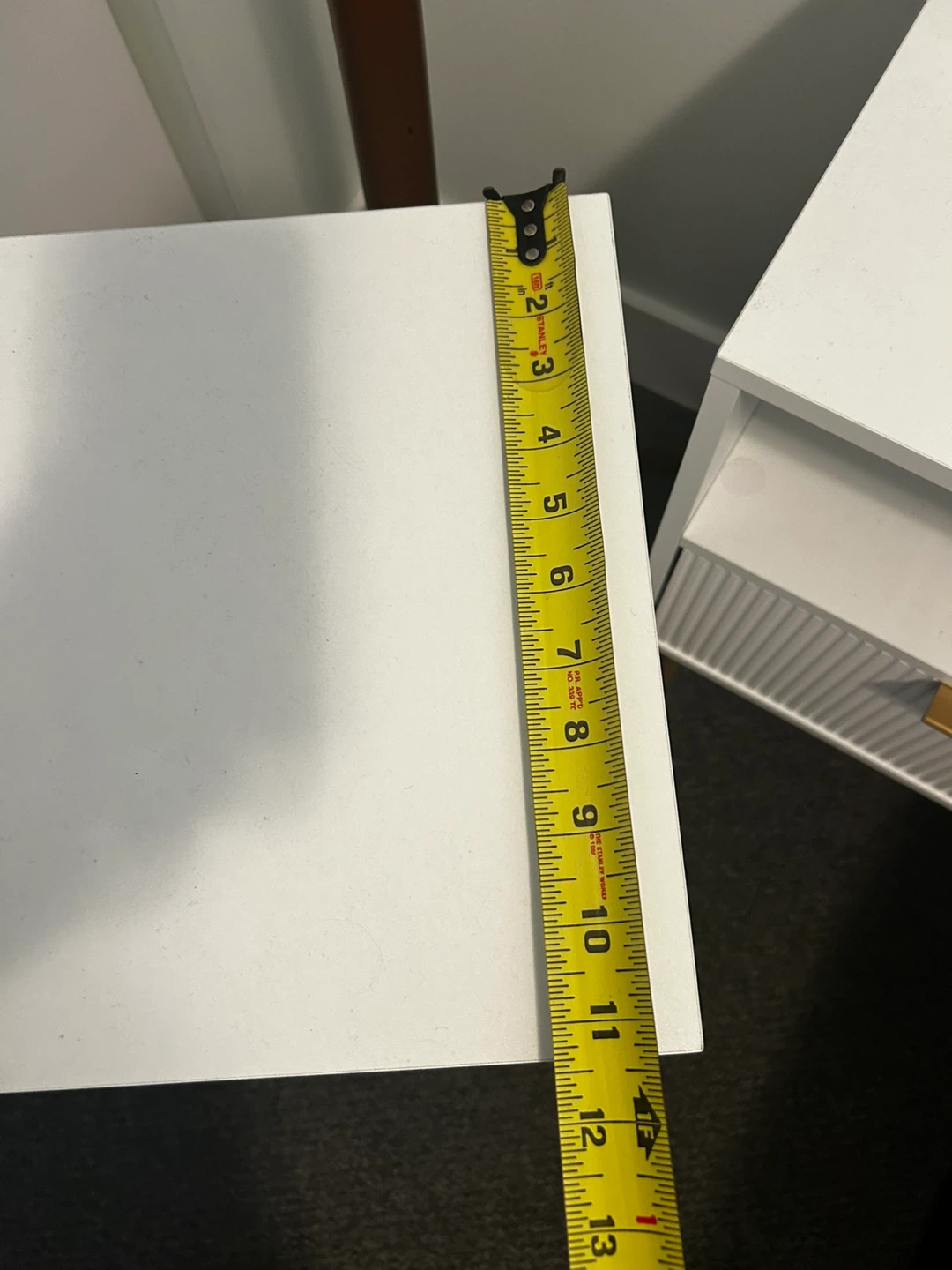 2 White Nightstands with Drawer details in gold - photo 5