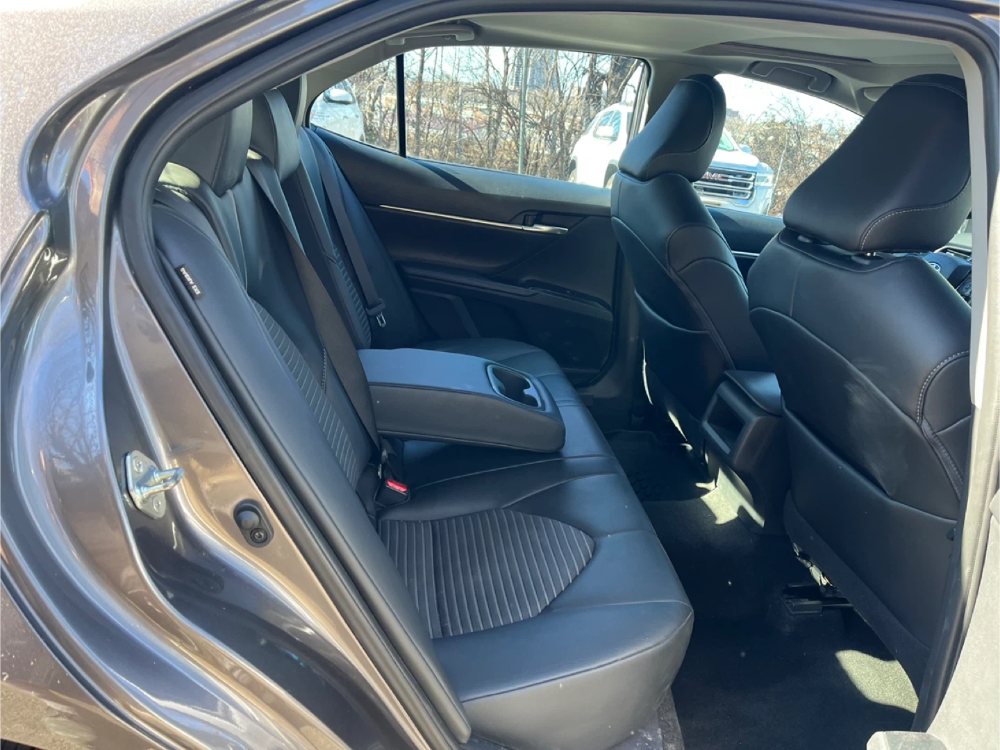 2020 Toyota Camry SE - photo 5