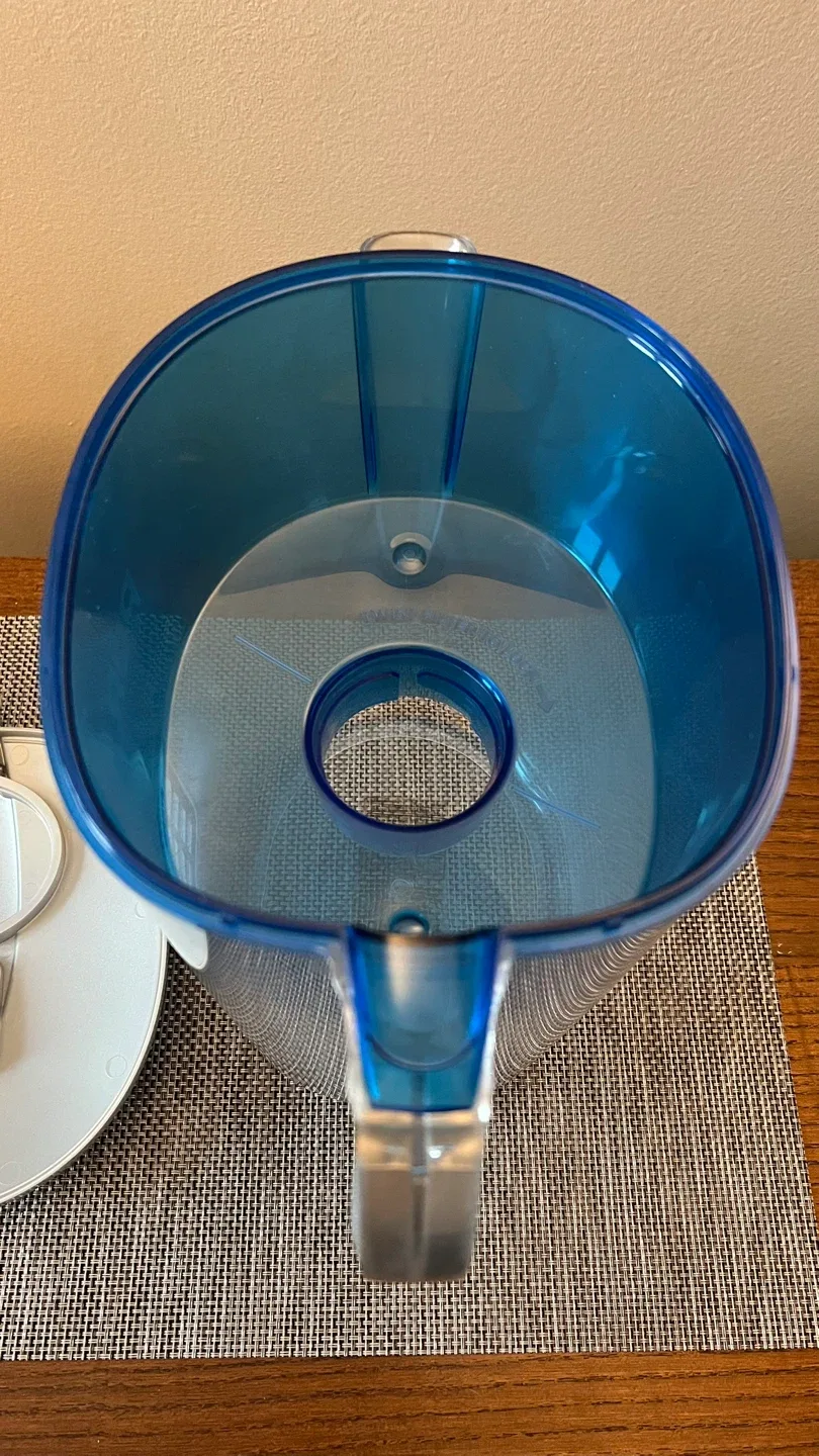 PUR Classic 11-Cup/2.6 Liter Water Pitcher image indicator(8)