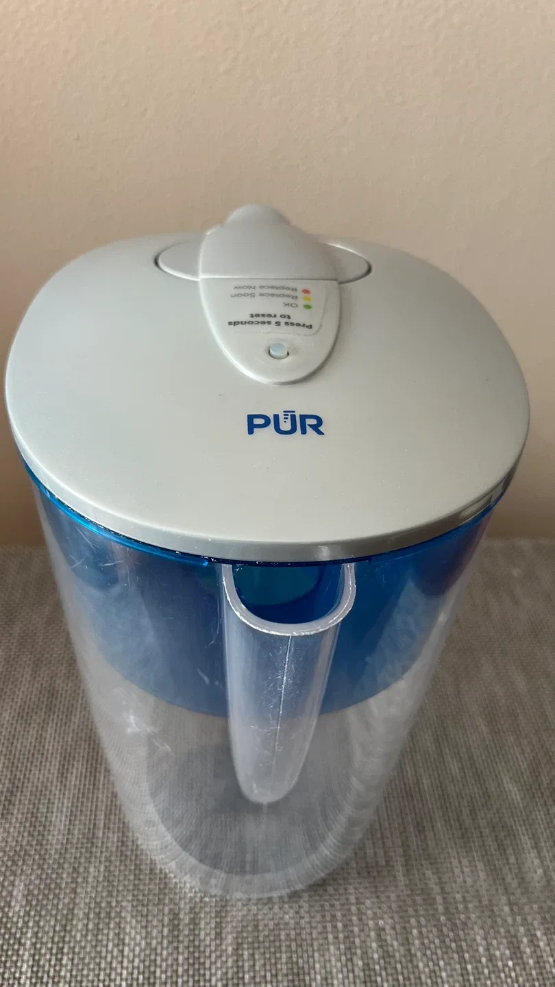 PUR Classic 11-Cup/2.6 Liter Water Pitcher image indicator(3)