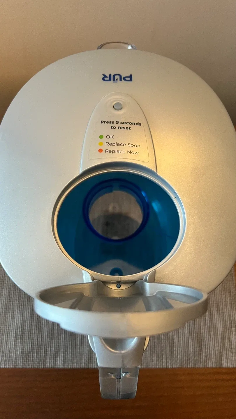 PUR Classic 11-Cup/2.6 Liter Water Pitcher image indicator(6)