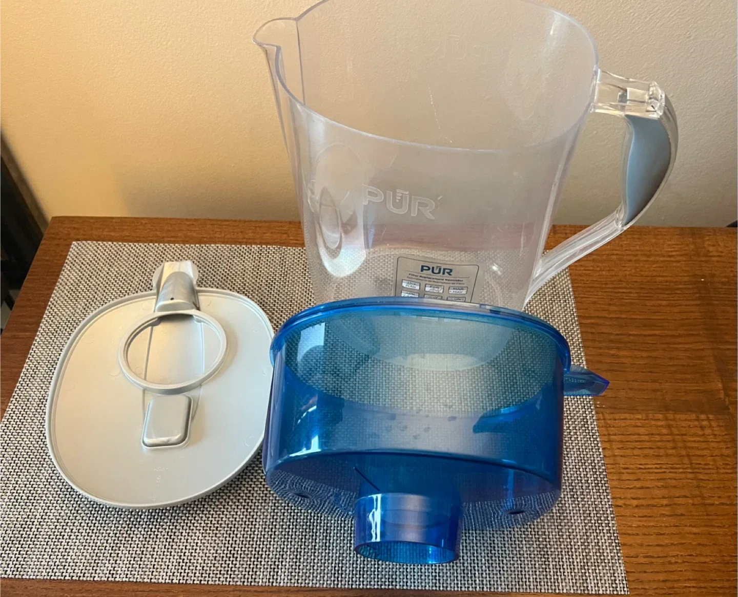 PUR Classic 11-Cup/2.6 Liter Water Pitcher image indicator(9)