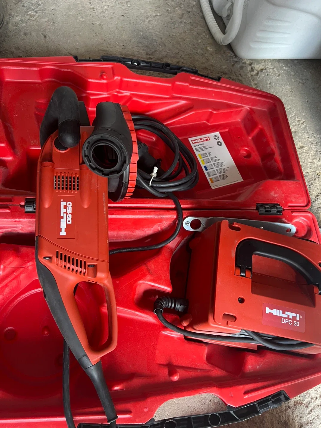 Hilti DG 150 Concrete Grinder with DPC 20 Power Pack image indicator(2)