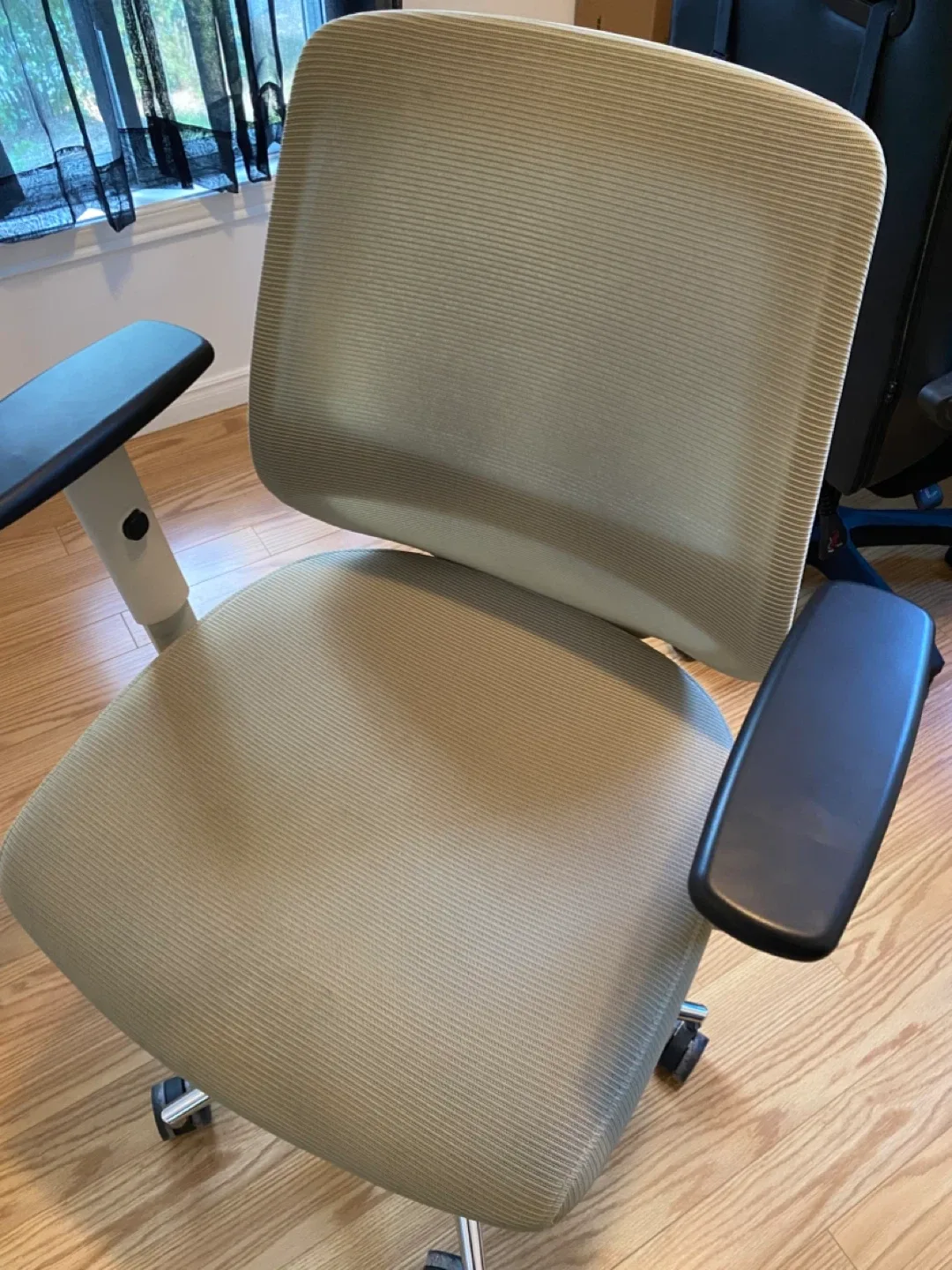 Beige Office Chair image indicator(3)