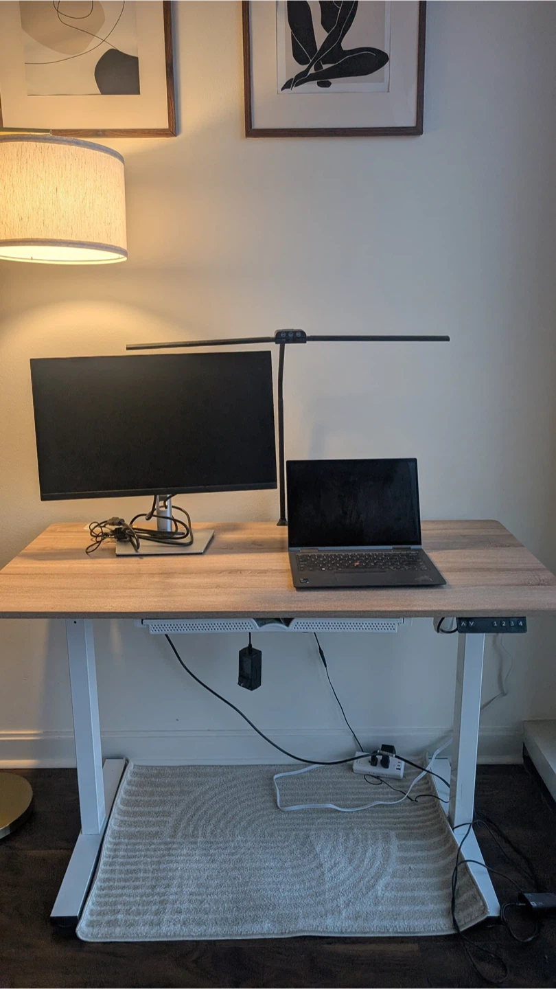 Height adjustable standing / sitting desk