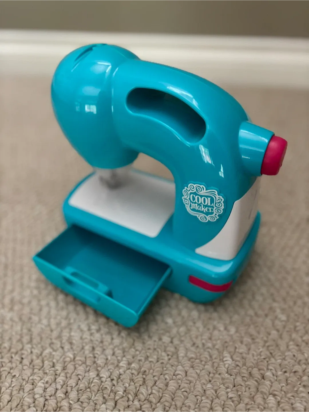 Cool Maker Stitch N’ Style - Sewing Machine (GENTLY USED) image indicator(2)