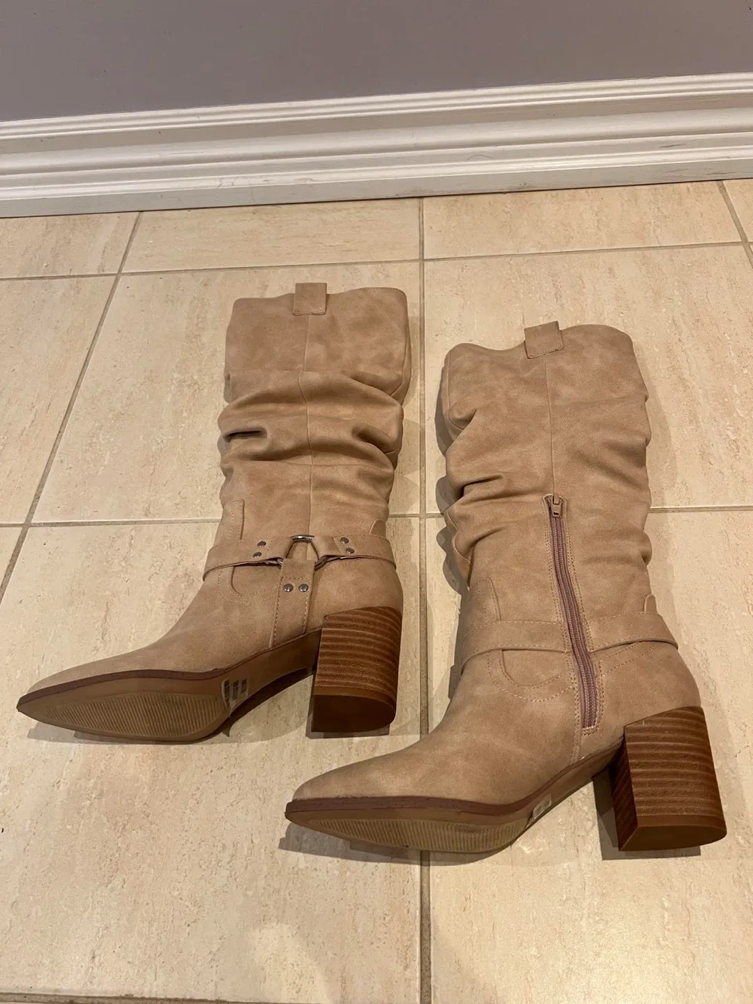 Beige Heeled Boots image indicator(2)