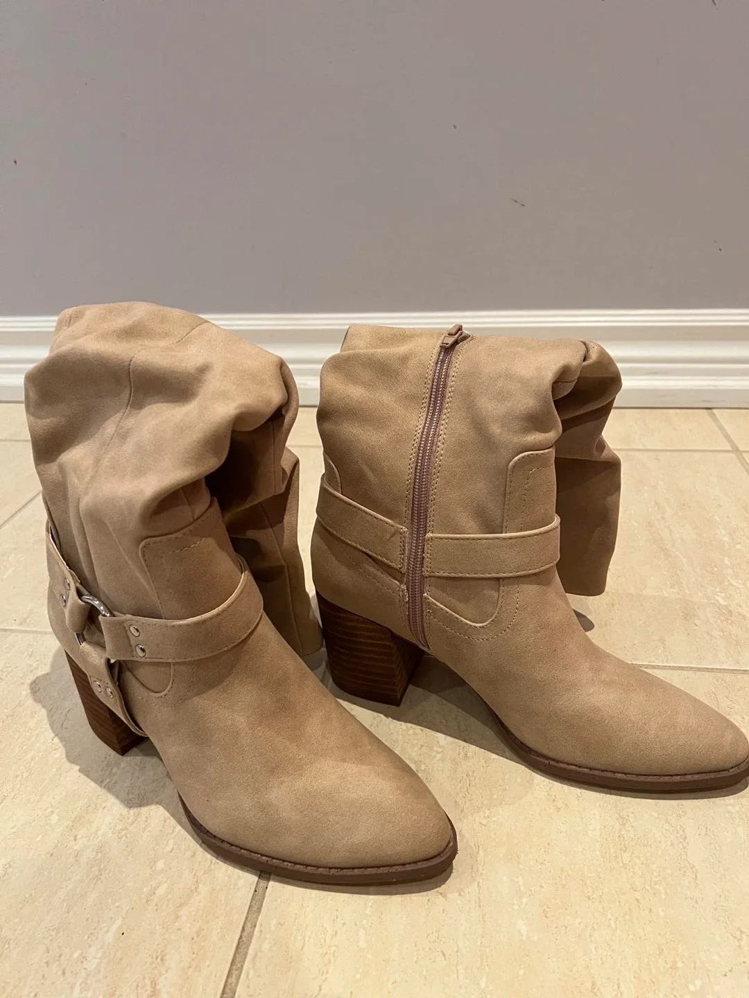 Beige Heeled Boots image indicator(5)