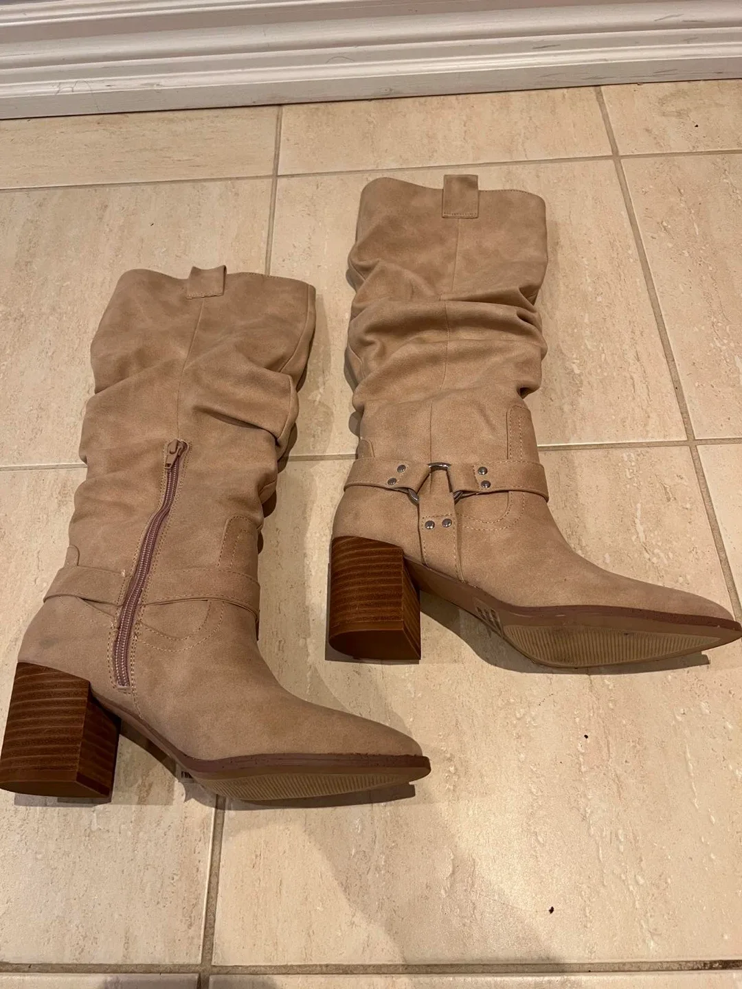 Beige Heeled Boots image indicator(3)