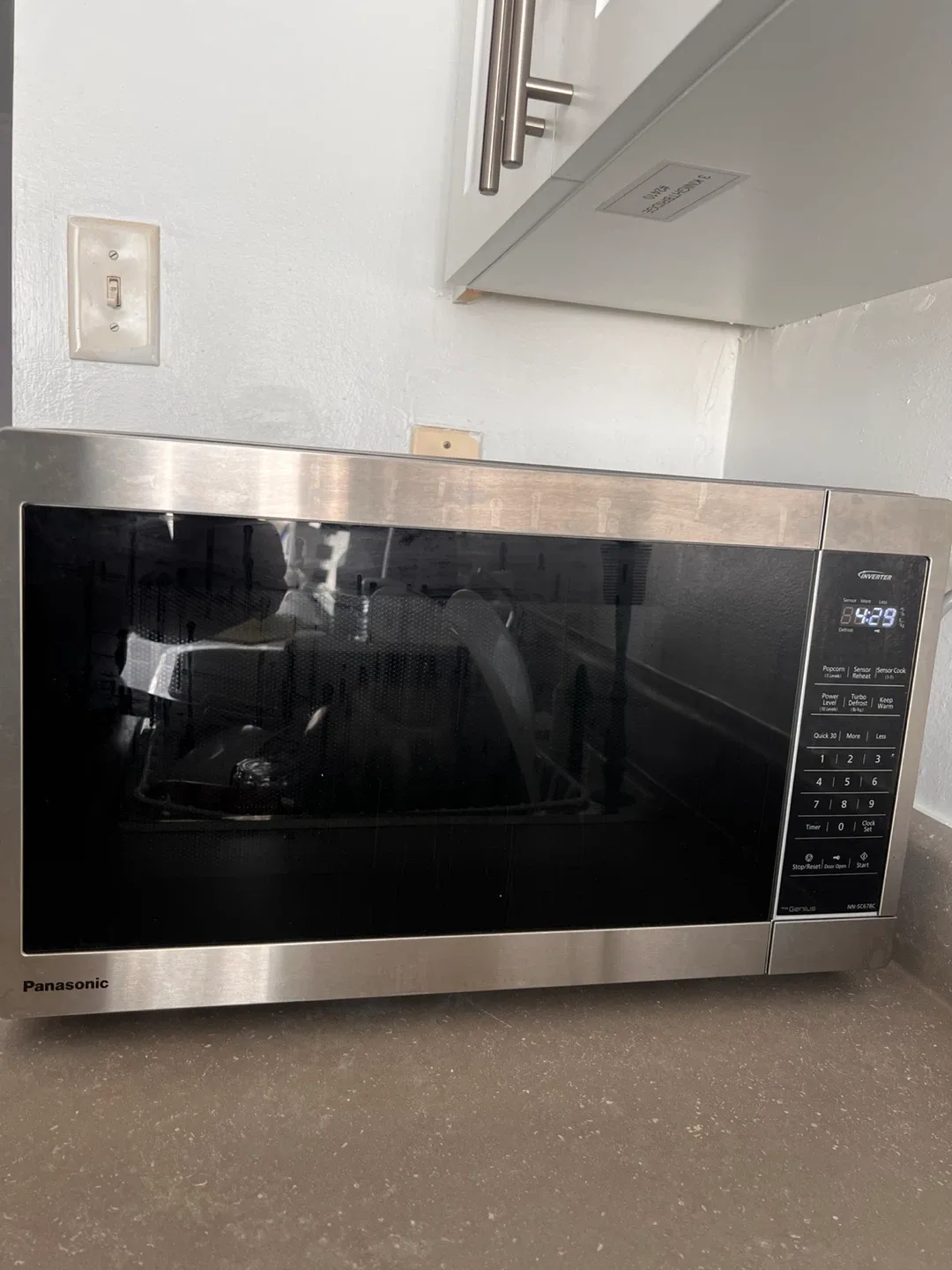 Panasonic NN-SC678S Microwave Oven - Like New! thumbnail