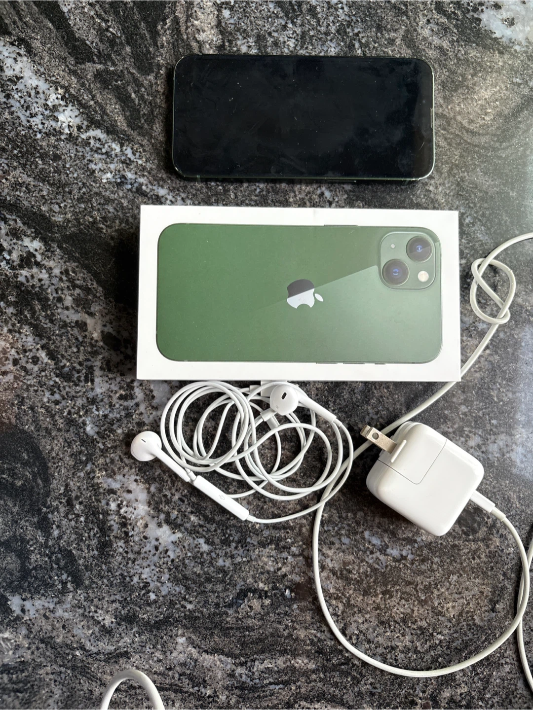 Apple iPhone 13 Green w/ Box & Accessories - photo 2
