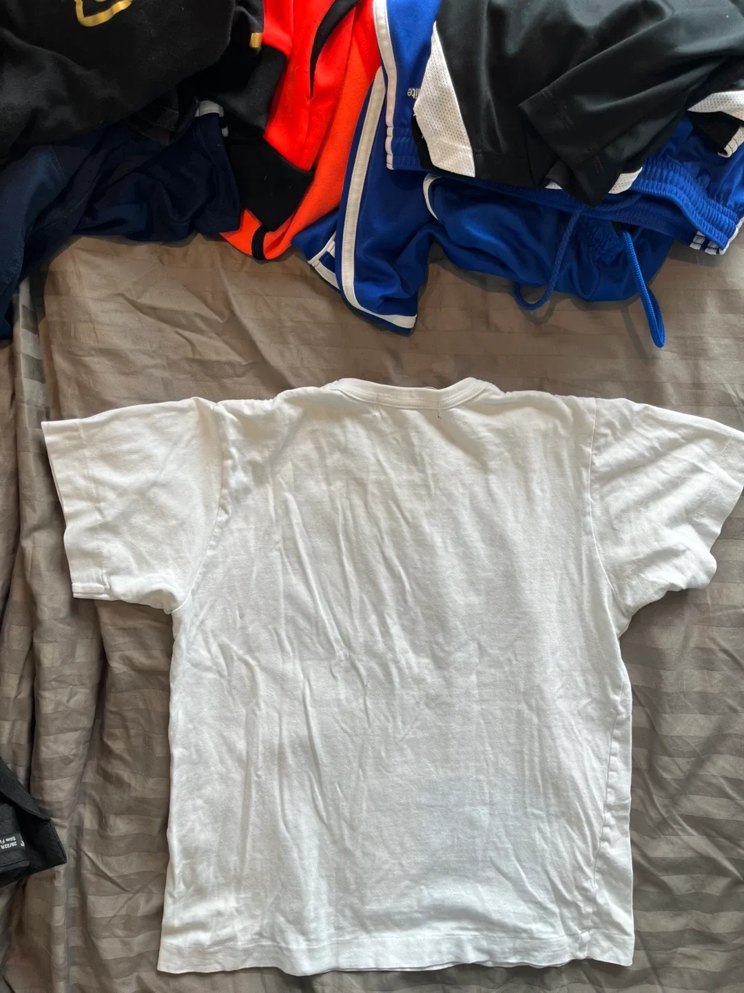 Comme des Garçons PLAY White T-Shirt, Size M image indicator(2)
