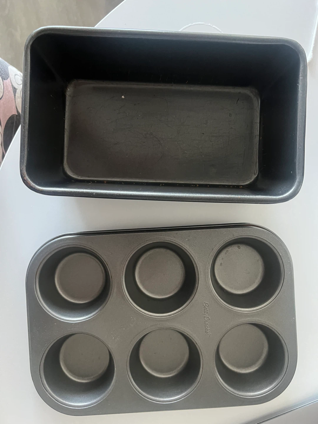 Betty Crocker Loaf Pan & 6 Cup Muffin Tin