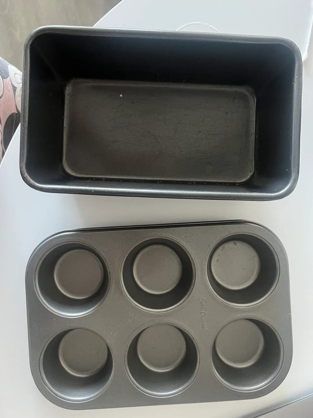 Betty Crocker Loaf Pan & 6 Cup Muffin Tin thumbnail