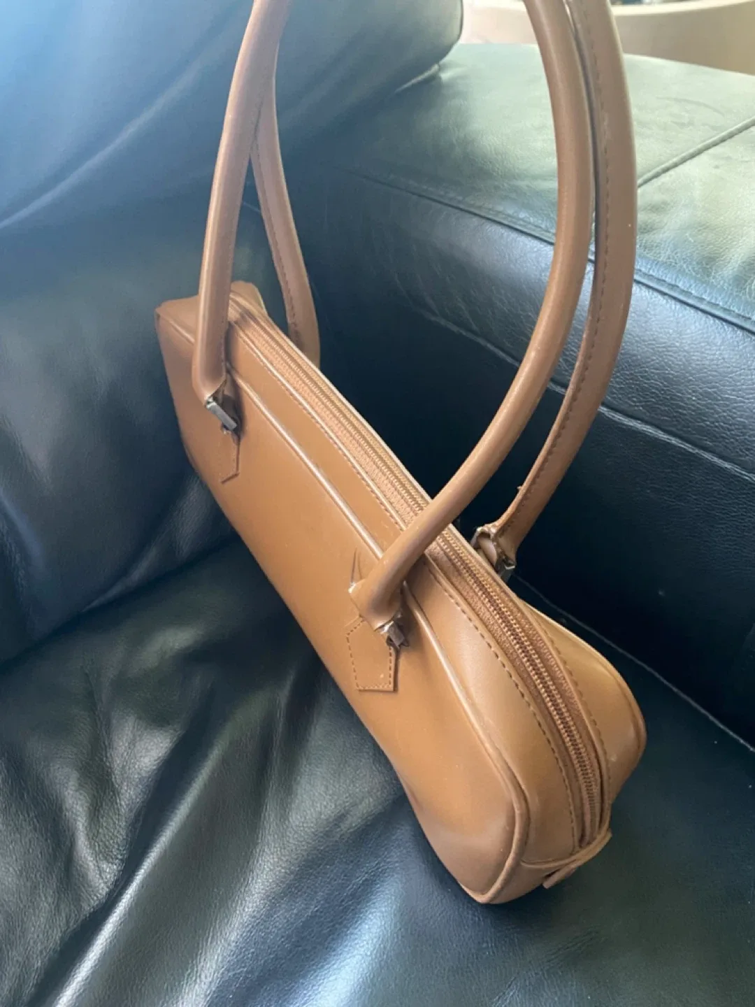 Jacob Brown Leather Handbag image indicator(2)