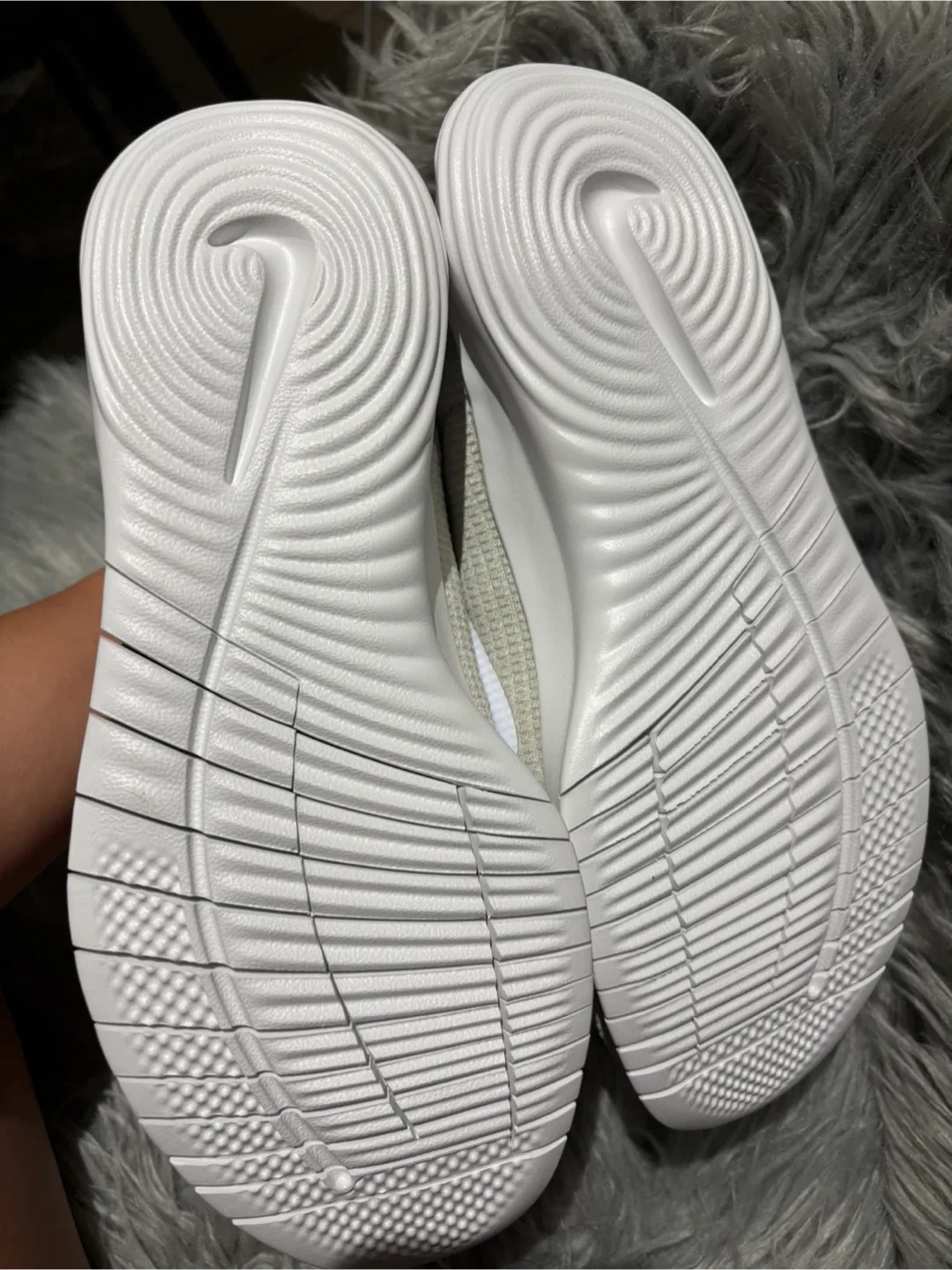 Nike Flex Experience RN 12 Gray, Size 8.5 image indicator(4)