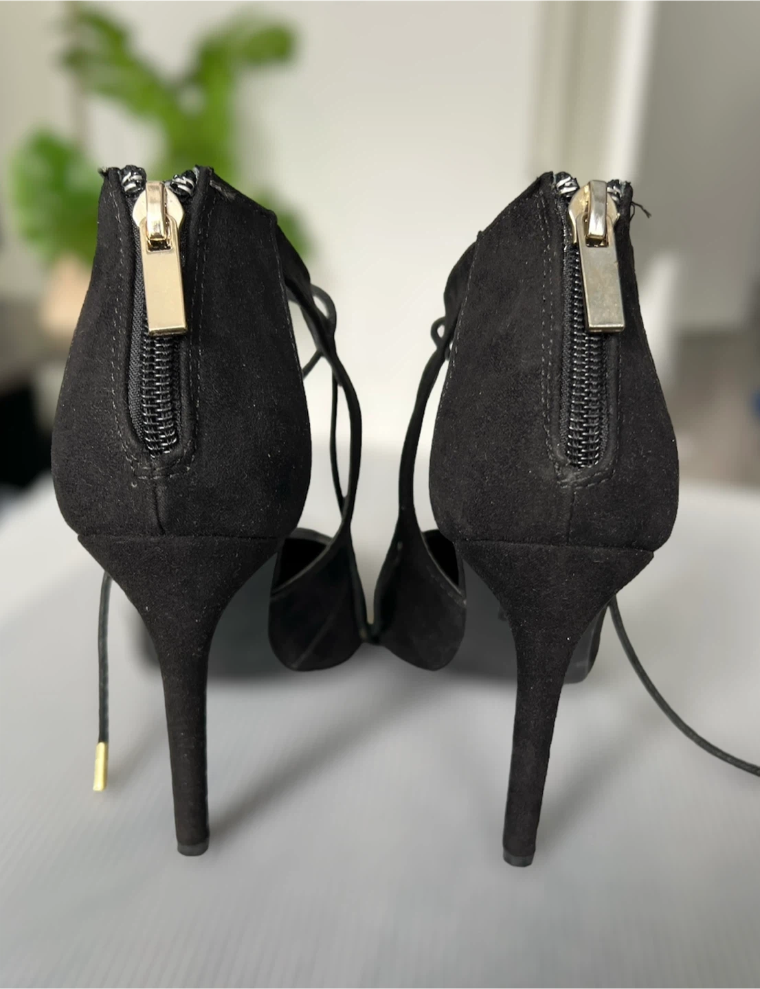 Le Chateau Black Heels, Size 7 - photo 3