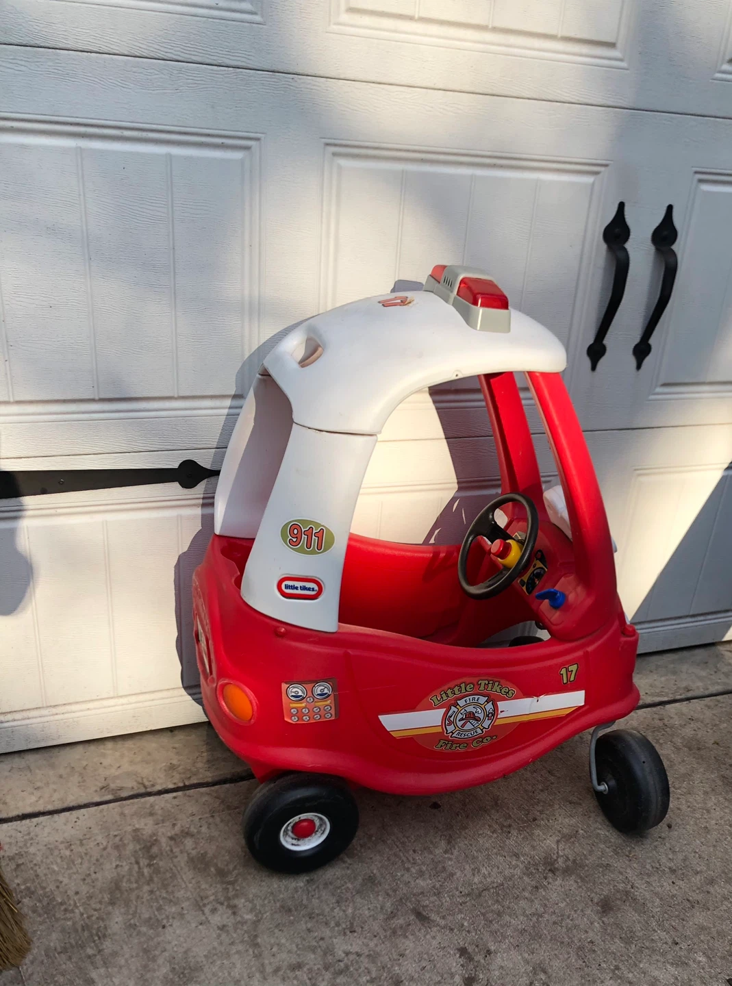 Little Tikes Cozy Coupe Fire Truck - photo 2