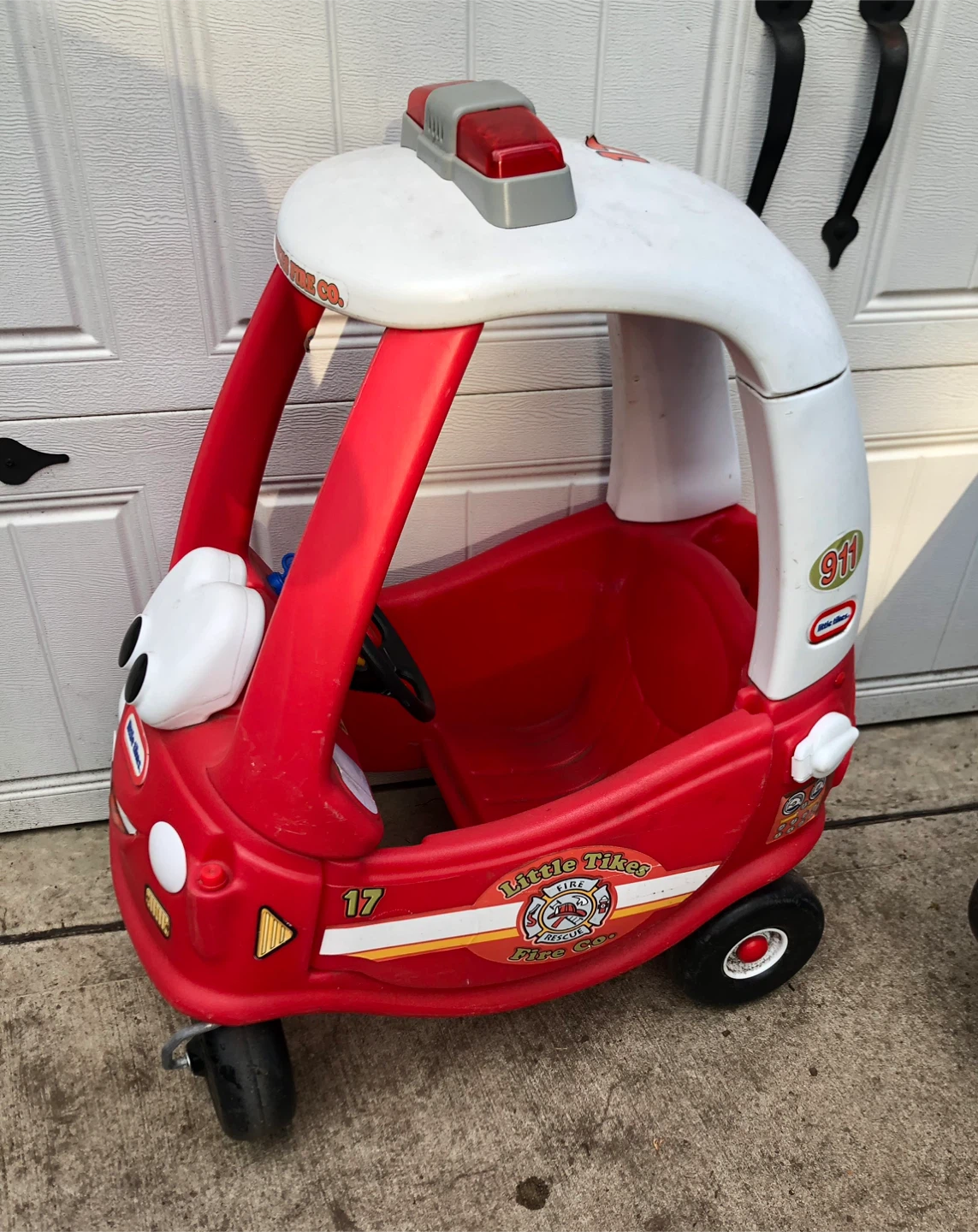 Little Tikes Cozy Coupe Fire Truck - photo 4